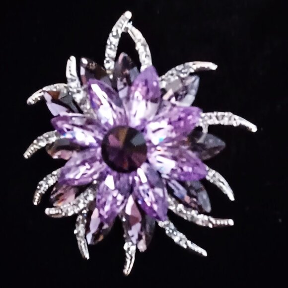 Gorgeous Lavender Rhinestone Brooch - Picture 1 of 5